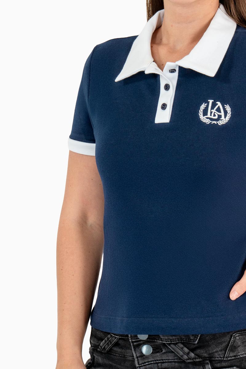 Playera polo con bordado en pecho y manga corta