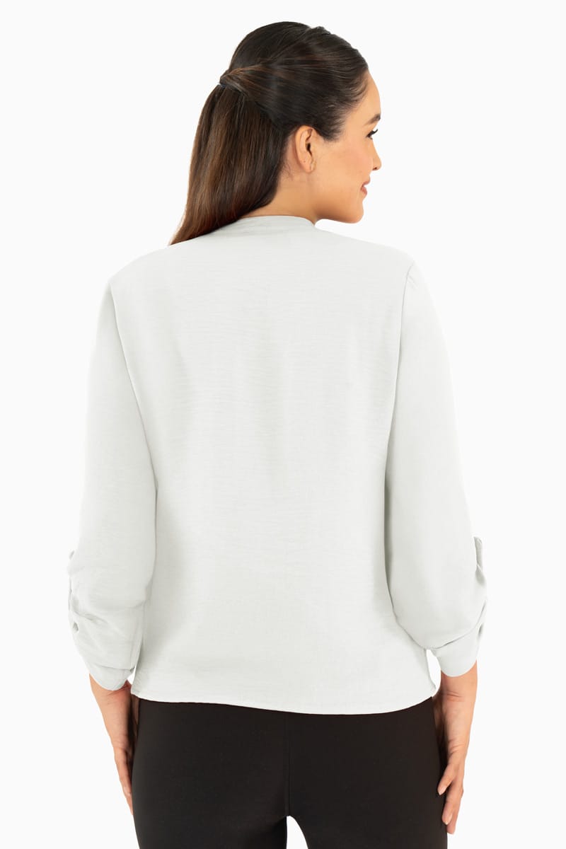 Blusa manga larga con bolsas y cuello mao