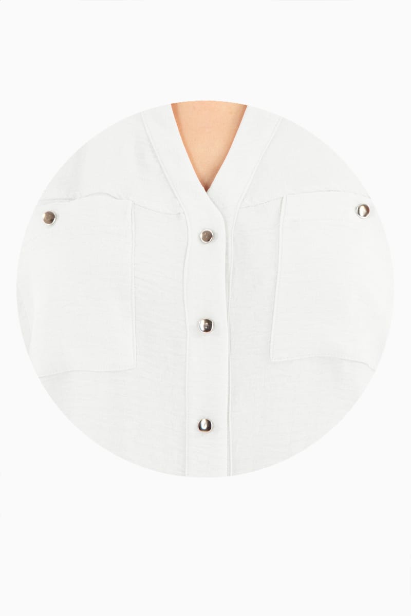 Blusa manga larga con bolsas y cuello mao