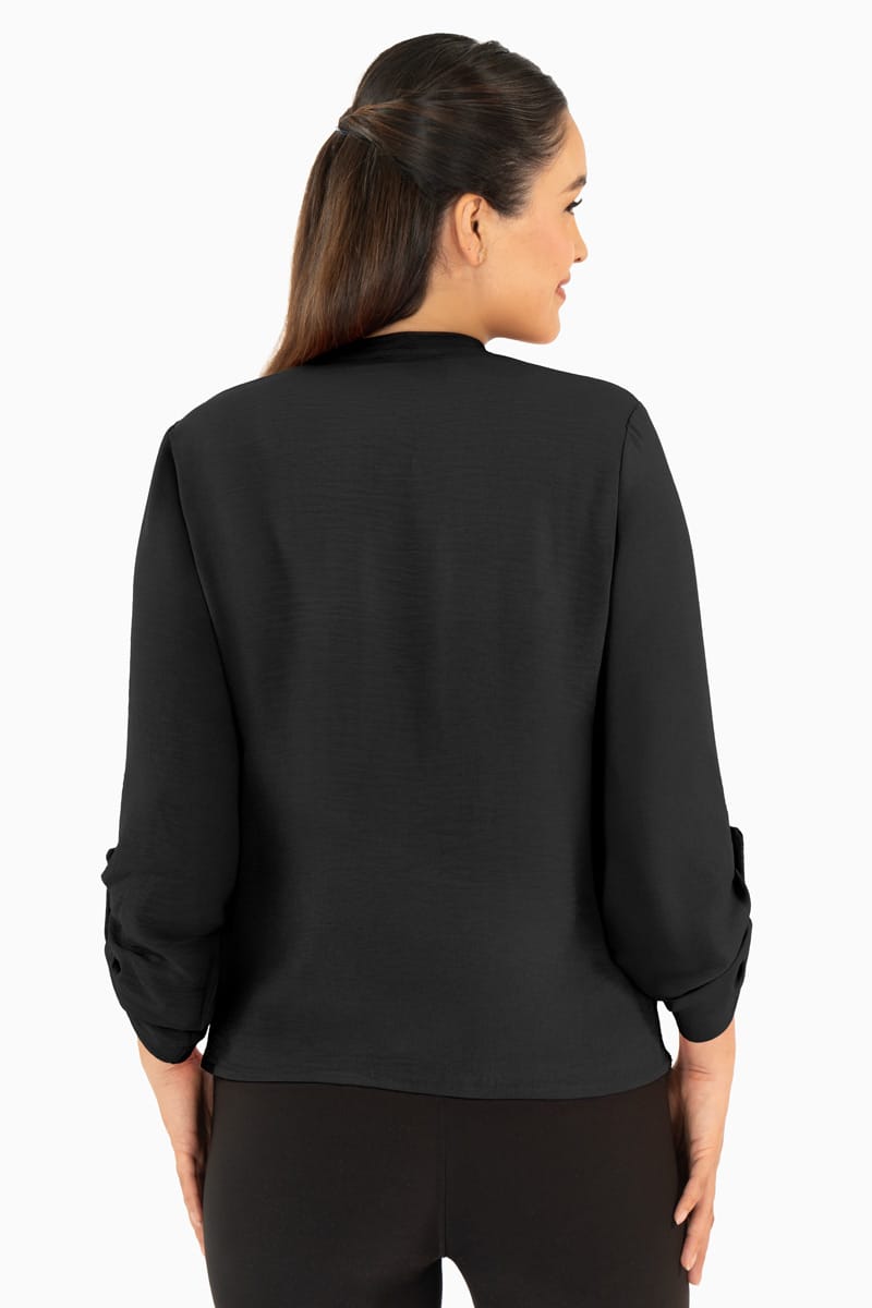 Blusa manga larga con bolsas y cuello mao
