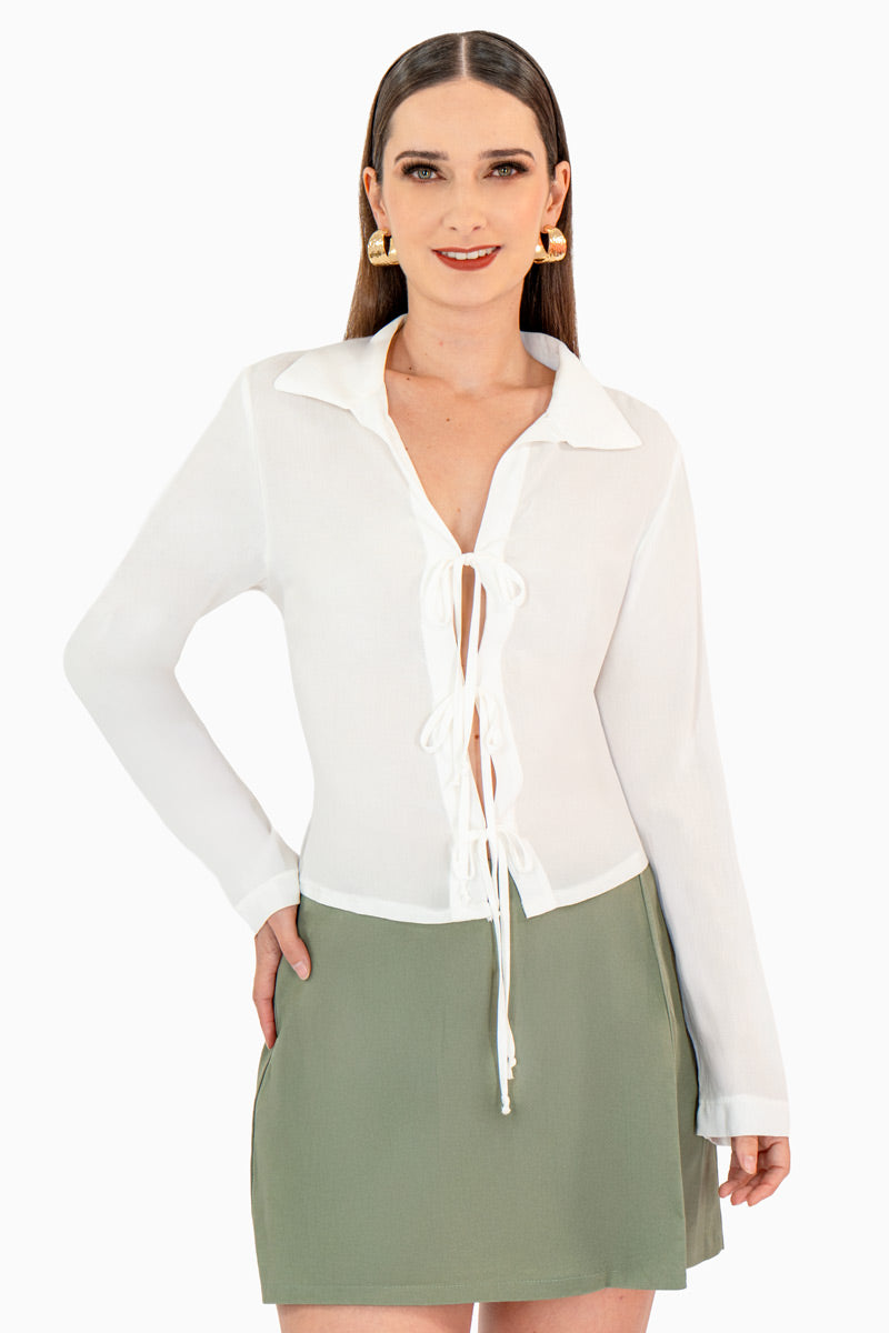 Blusa manga larga con amarres en delantero