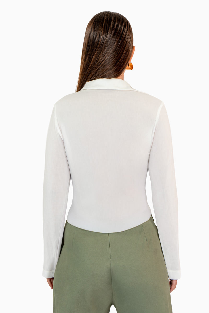 Blusa manga larga con amarres en delantero