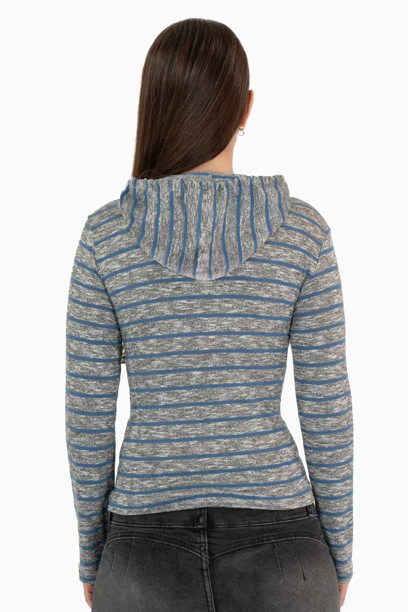 Playera tejida manga larga con capucha