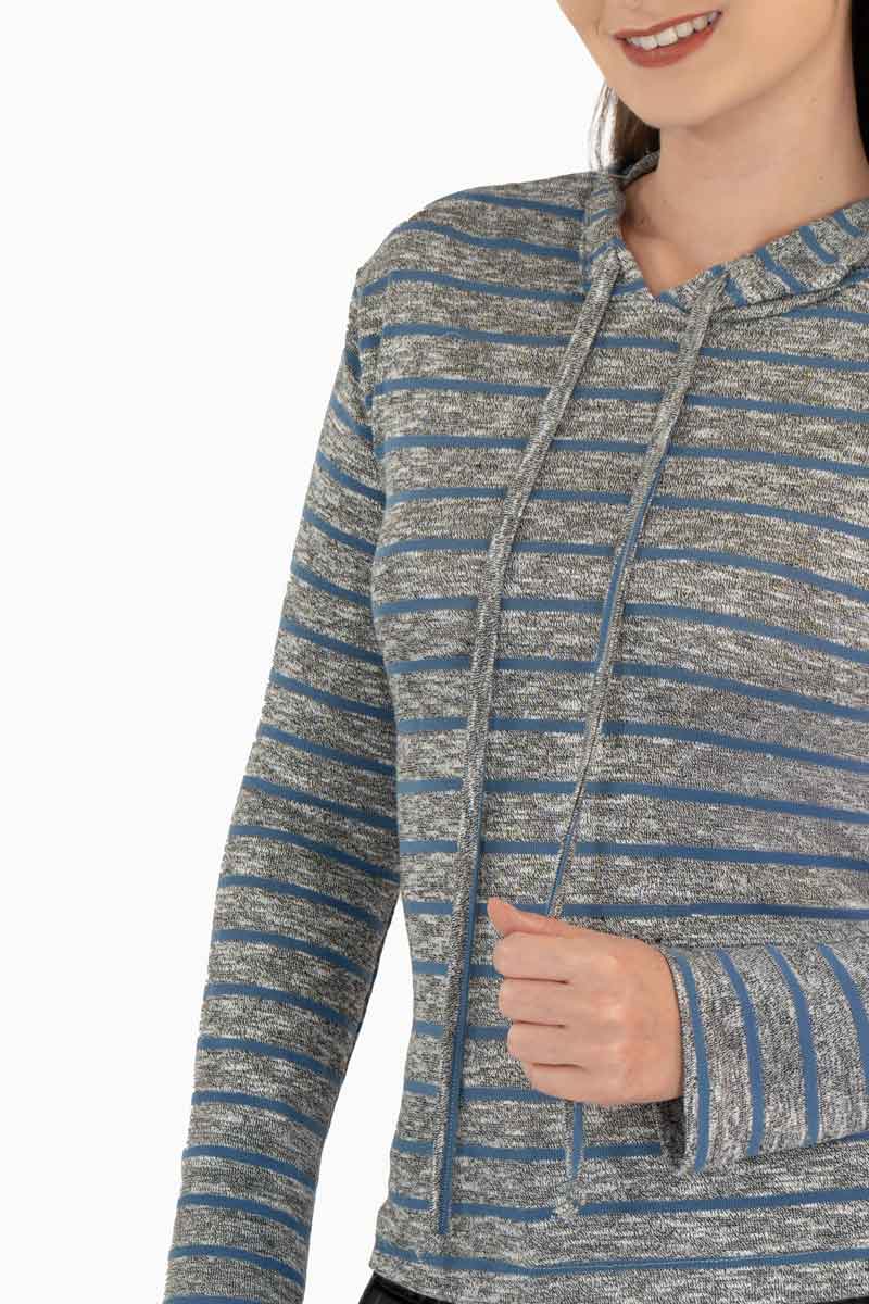 Playera tejida manga larga con capucha