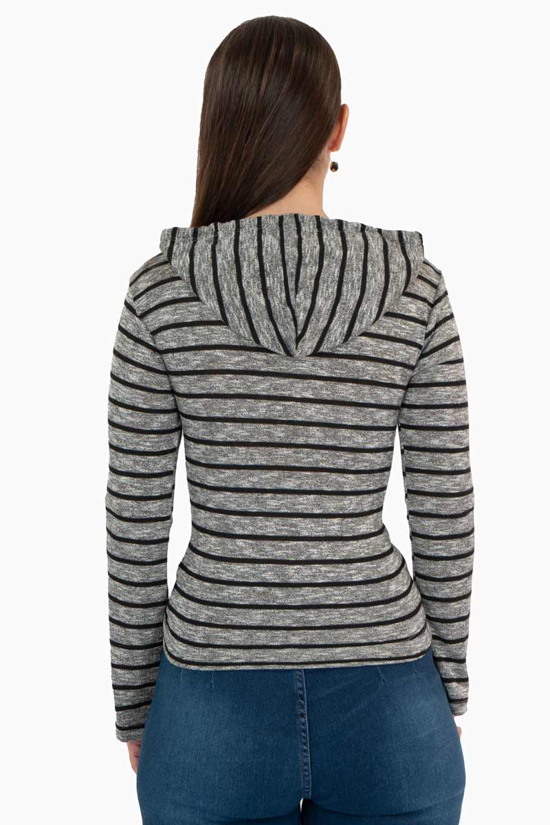 Playera tejida manga larga con capucha