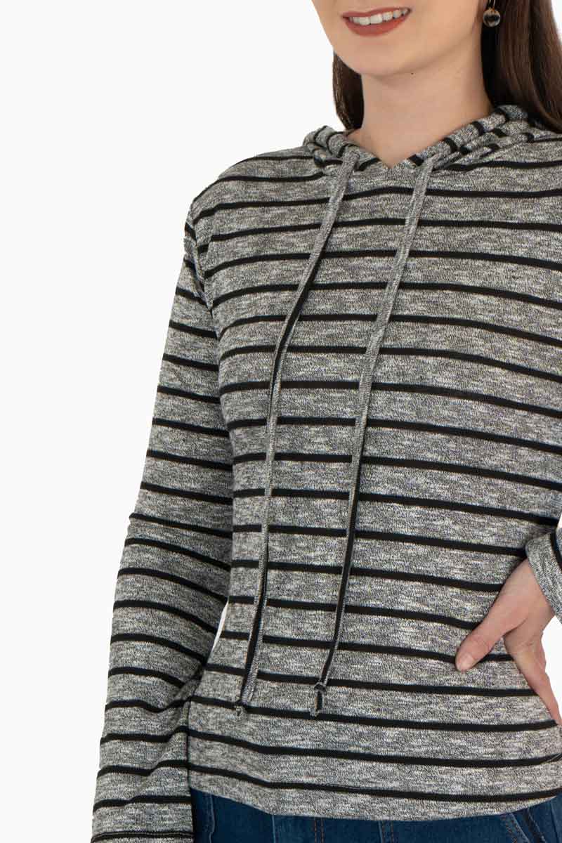 Playera tejida manga larga con capucha