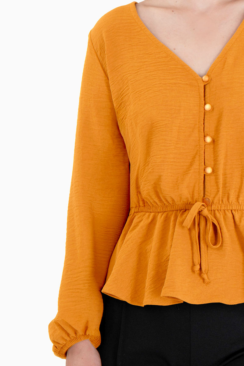 Blusa manga larga con ajuste en cintura y botones