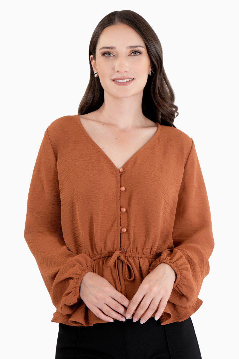Blusa manga larga con ajuste en cintura y botones