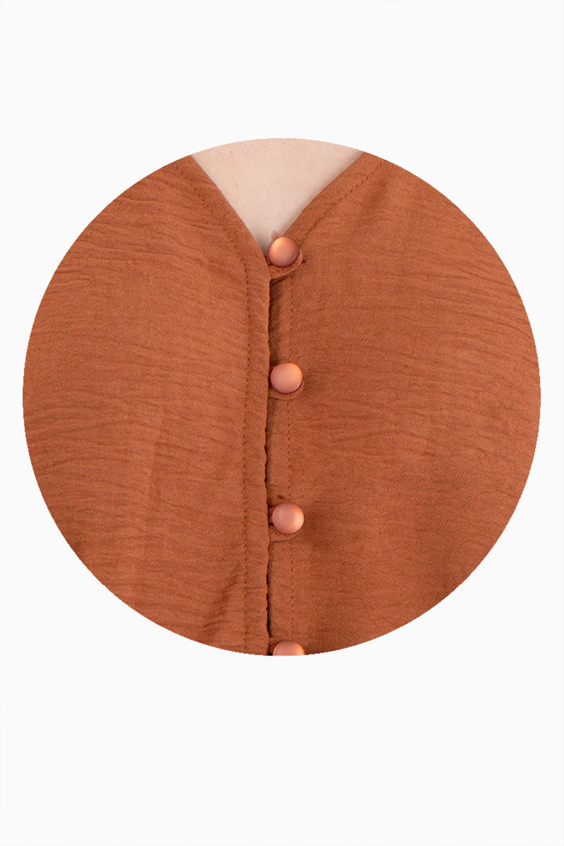 Blusa manga larga con ajuste en cintura y botones