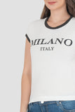 Playera con bies en contraste y estampado "Milano italy"