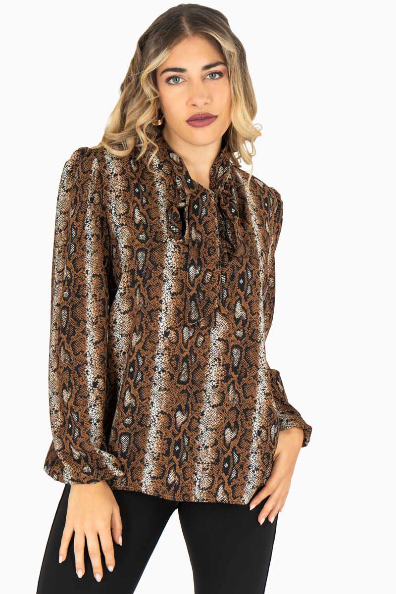 Blusa animal print manga larga y cinta en cuello