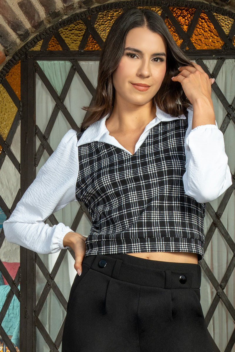 Blusa con estampado de cuadros y mangas largas lisas