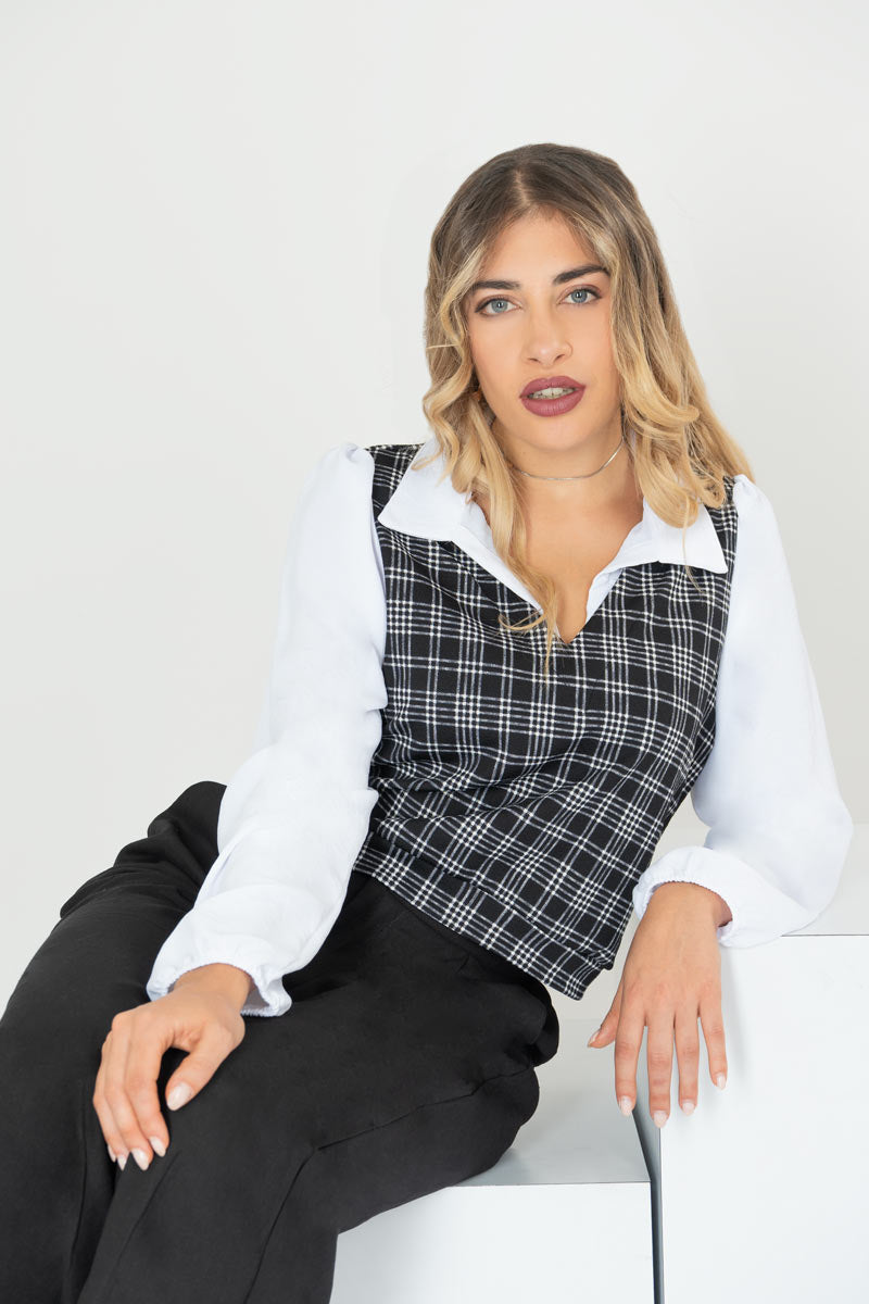 Blusa con estampado de cuadros y mangas largas lisas