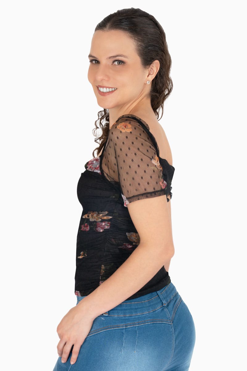 Blusa floral y manga corta con mesh