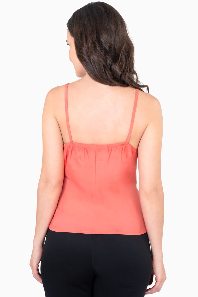 Blusa de tirantes con encaje en escote