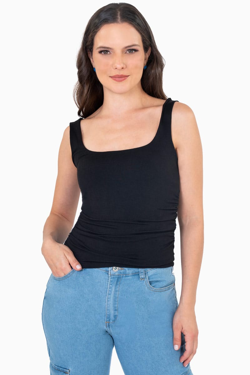 Playera sin mangas escote cuadrado