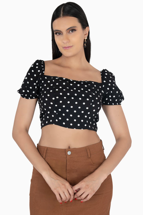 Blusa crop de lunares con escote en espalda