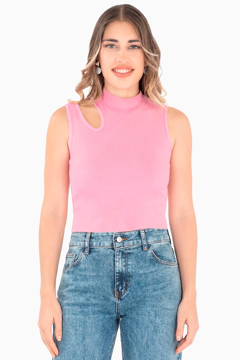 Playera sin manga y abertura en hombro