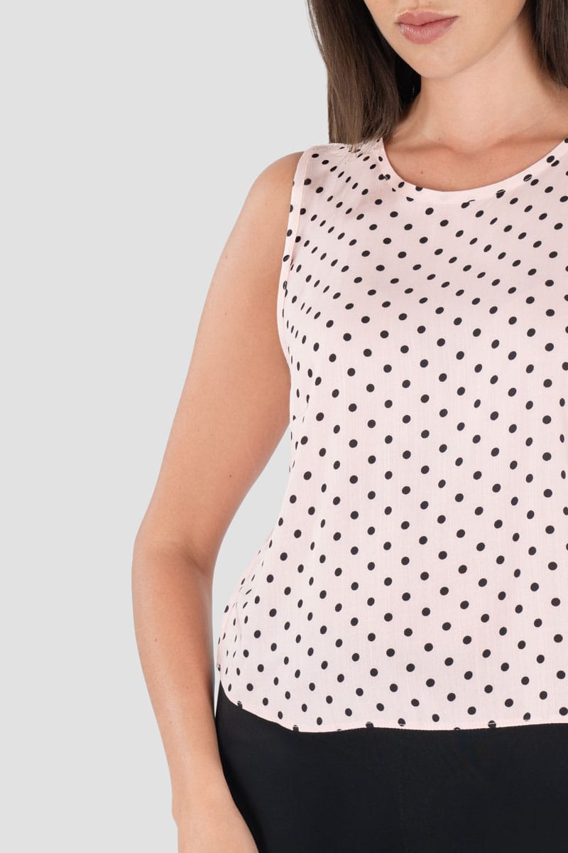 Blusa de lunares sin mangas
