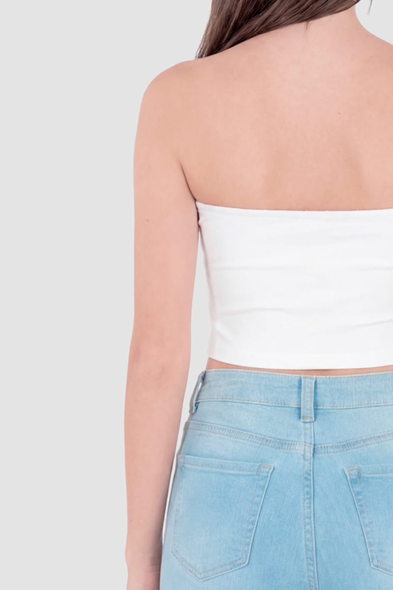 Blusa strapless con nudo delantero