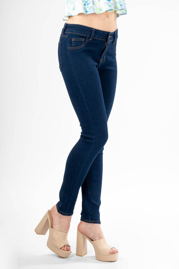 Jeans básicos stone tiro medio