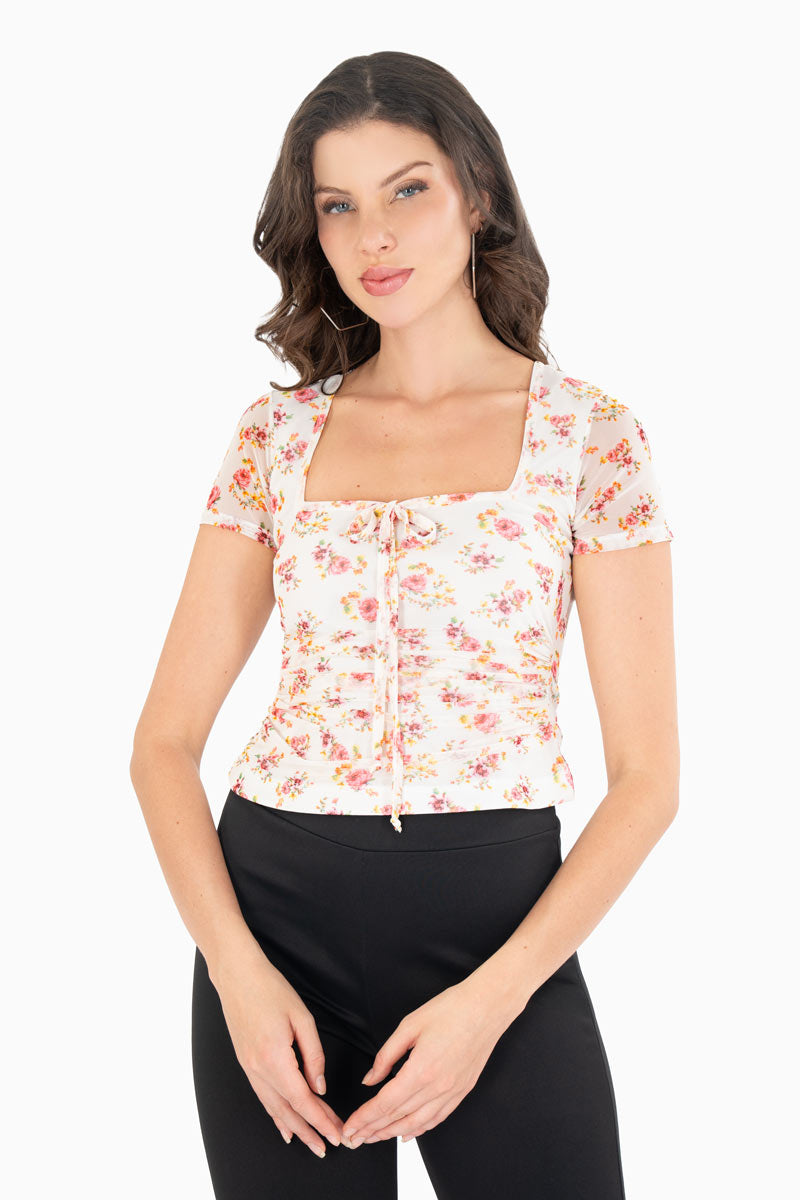 Blusa floral con plisado en cintura