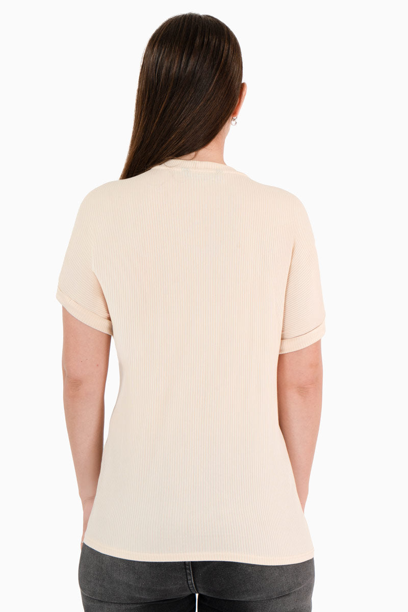 Playera con estampado de bota y manga corta