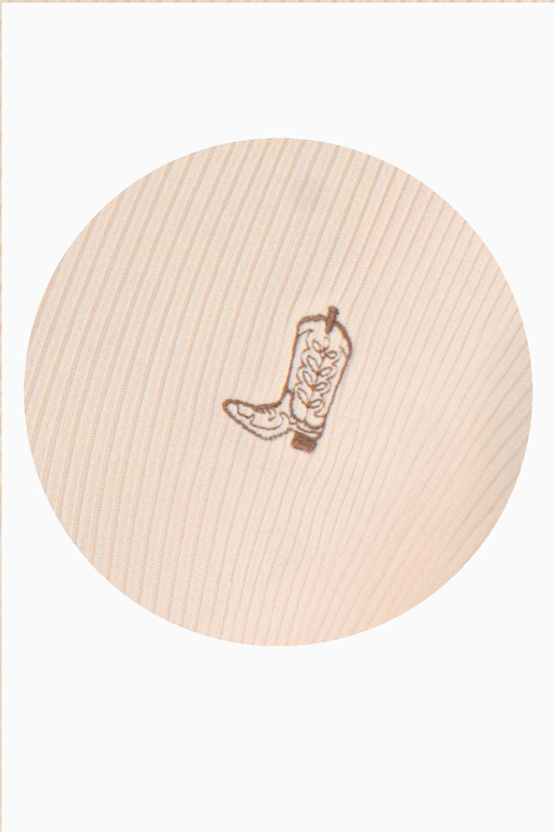 Playera con estampado de bota y manga corta