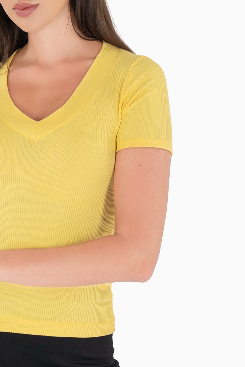 Playera escote v manga corta