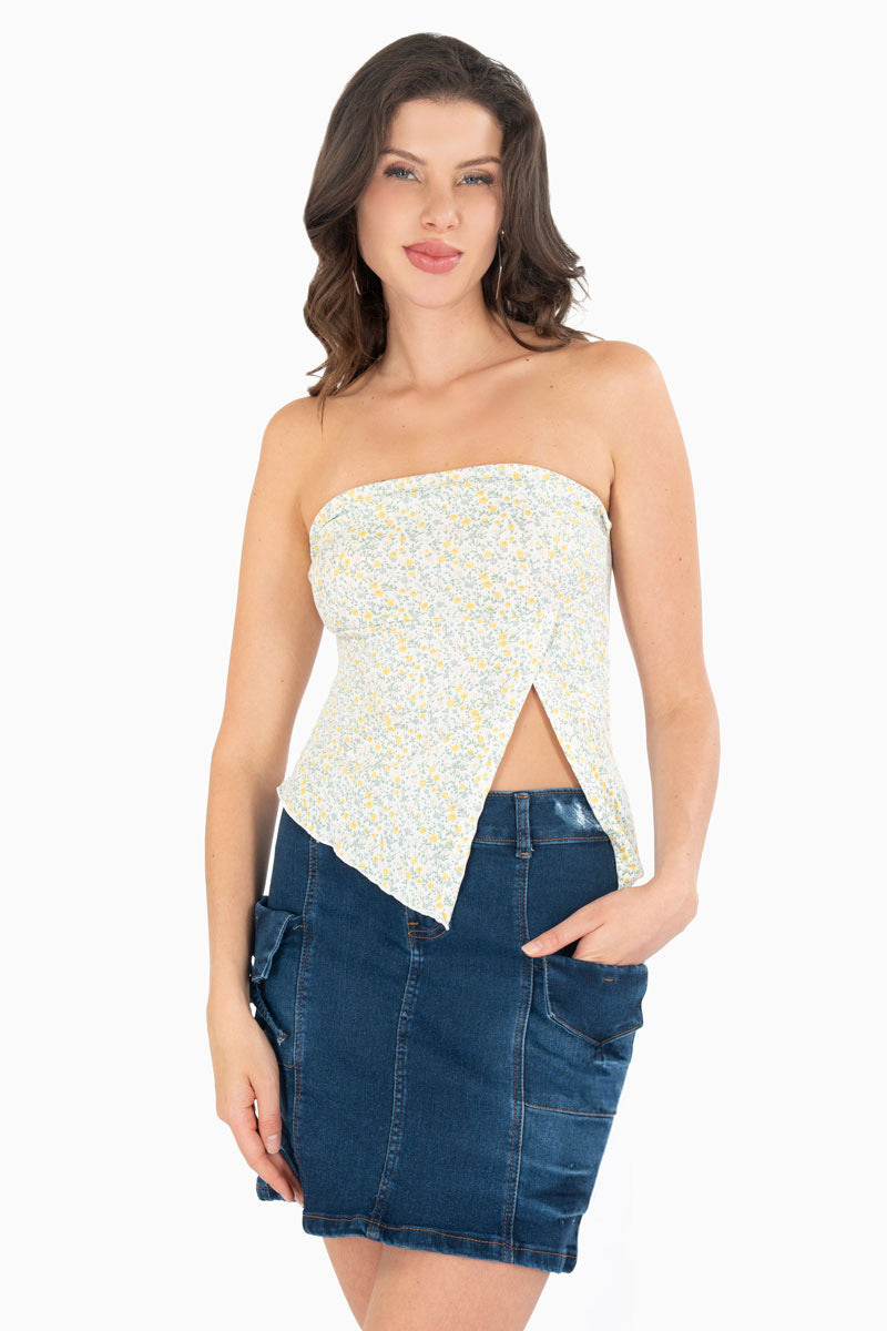 Blusa strapless floral con abertura
