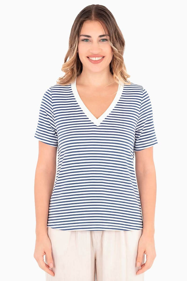 Playera de rayas escote V