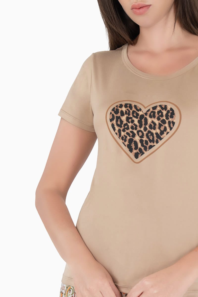 Playera corazón animal print
