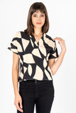 Blusa estampada escote v