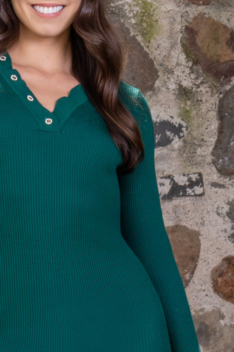 Vestido tejido manga larga y botones en escote