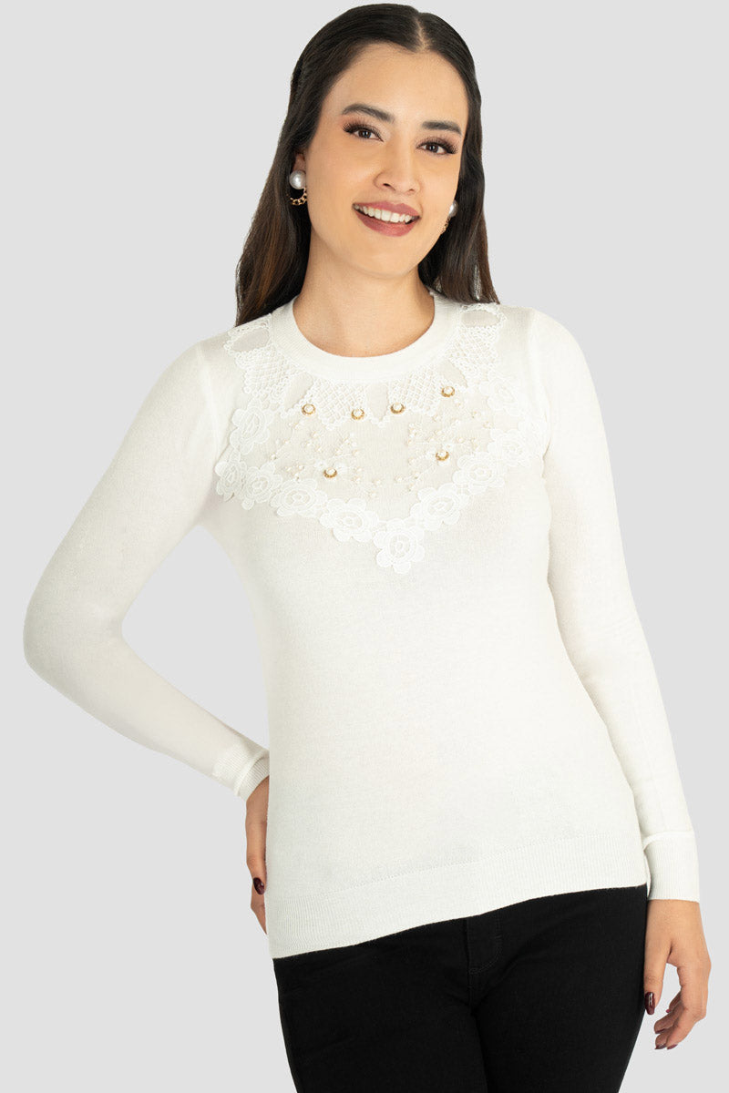 Suéter escote con aplicación de crochet y perlas