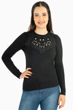 Suéter escote con aplicación de crochet y perlas