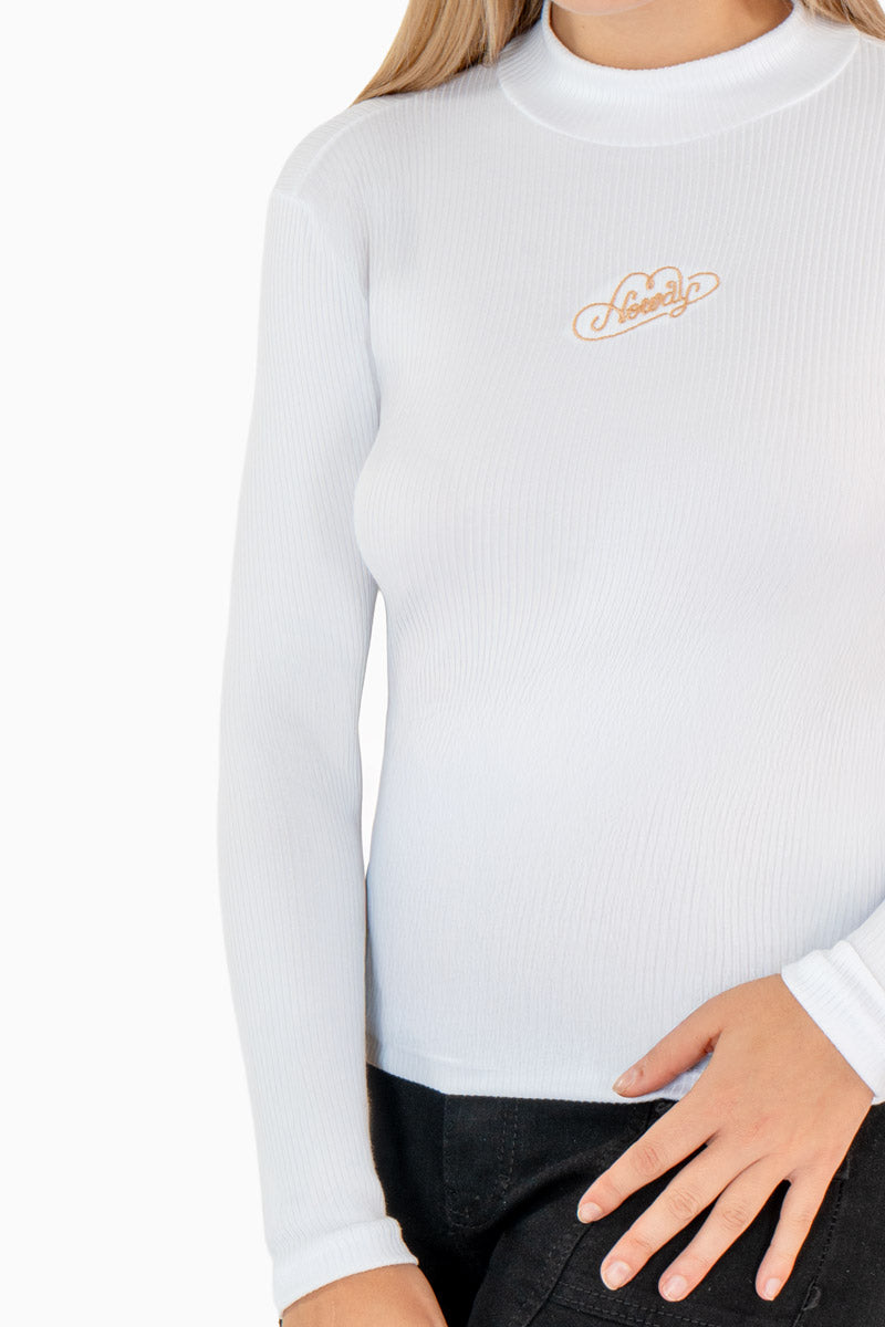 Playera manga larga con bordado en pecho