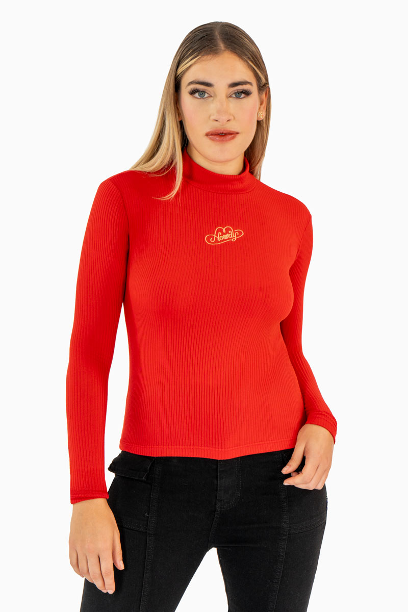 Playera manga larga con bordado en pecho