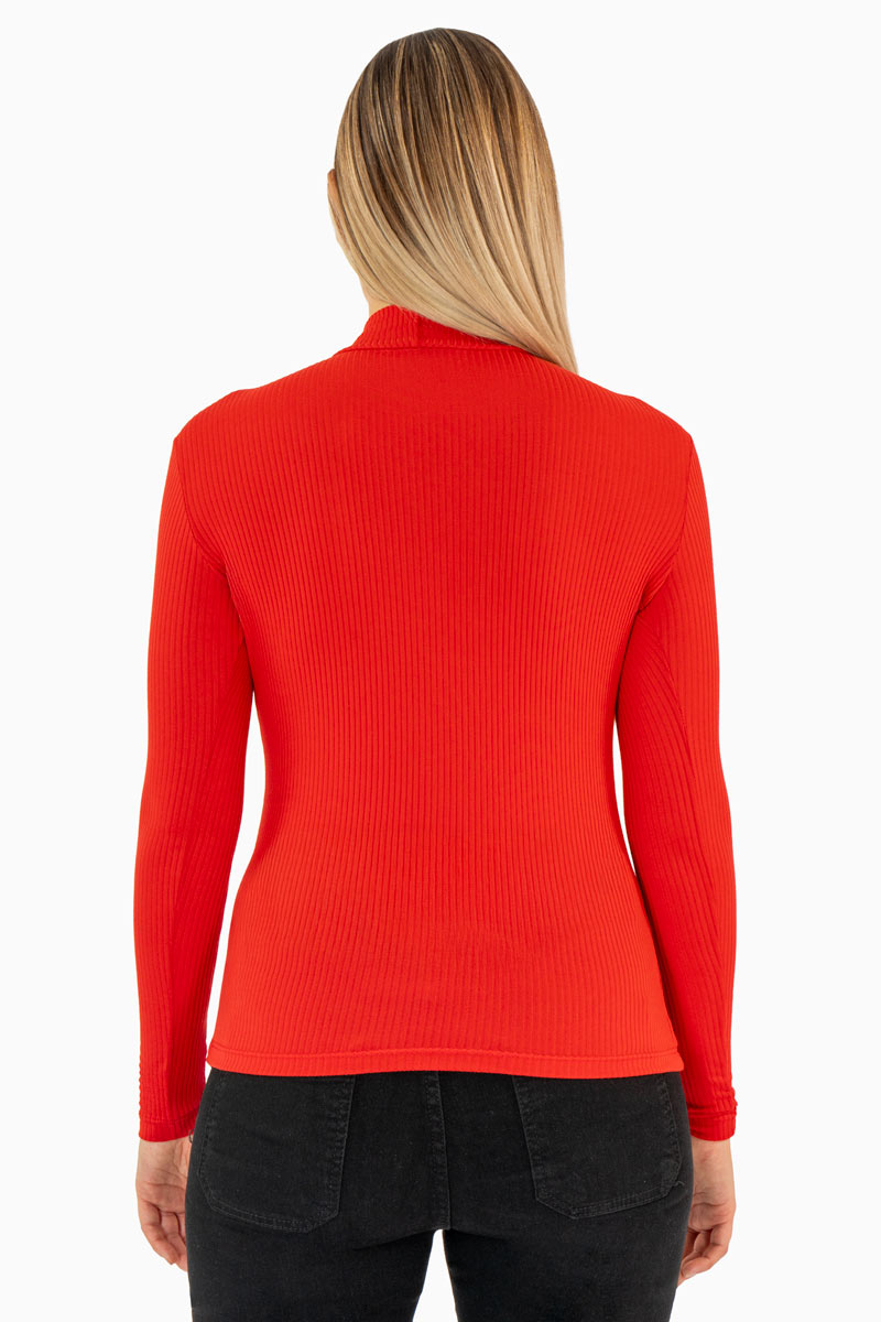 Playera manga larga con bordado en pecho