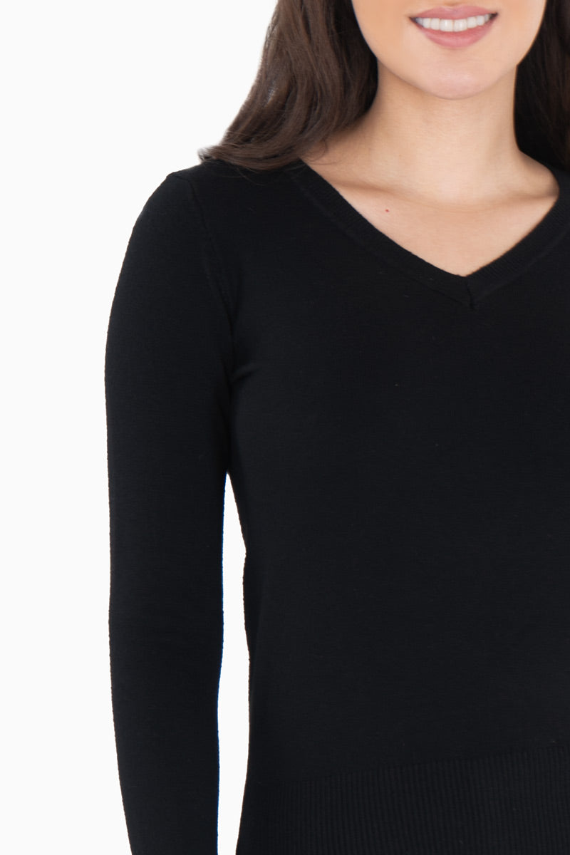 Suéter básico escote v liso