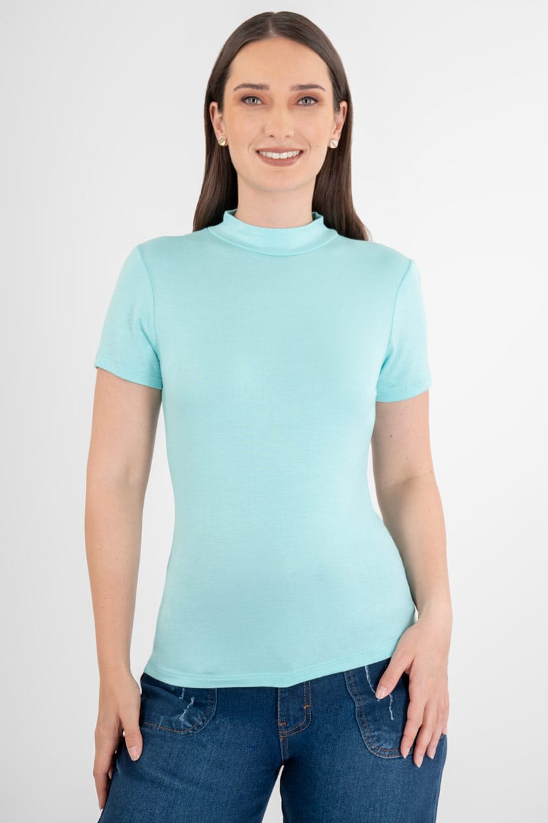 Playera lisa cuello ruso y manga corta