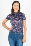 Playera floral cuello alto