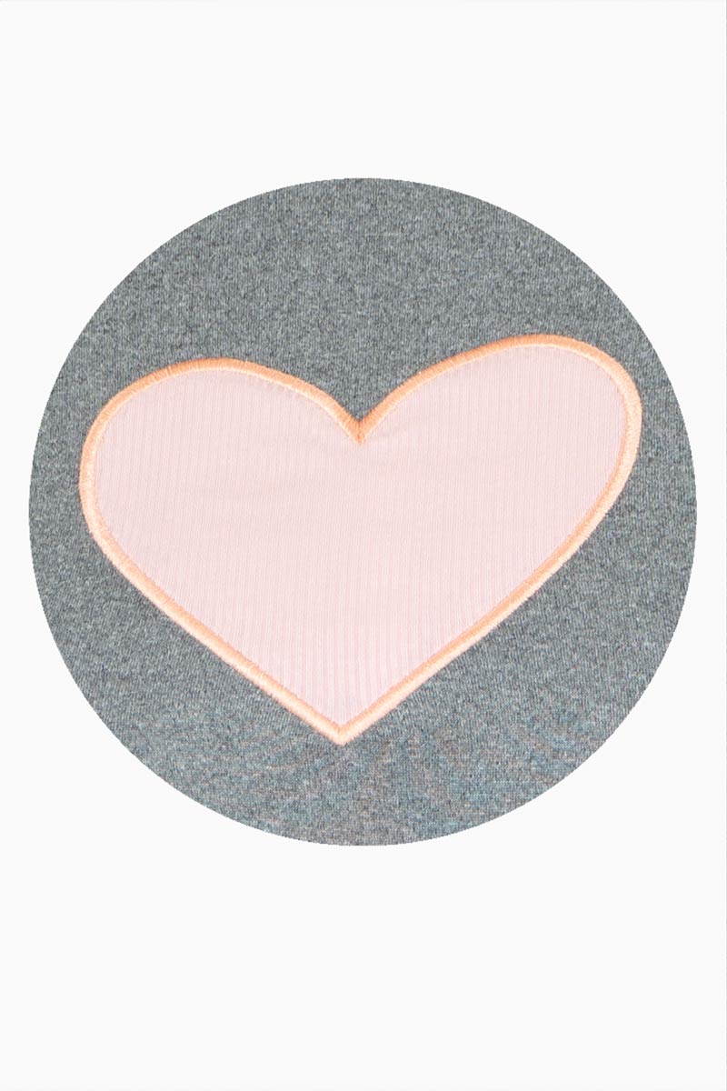 Playera manga corta con estampado de corazón