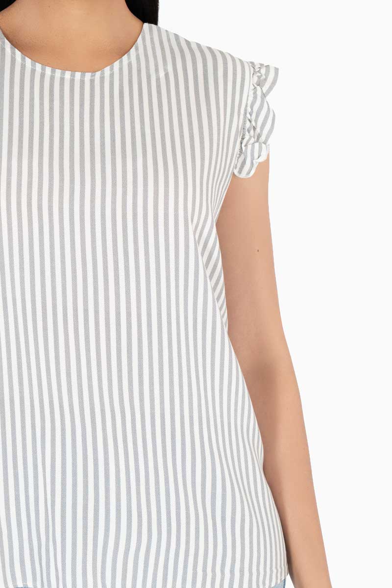 Blusa de rayas con escarola en hombro