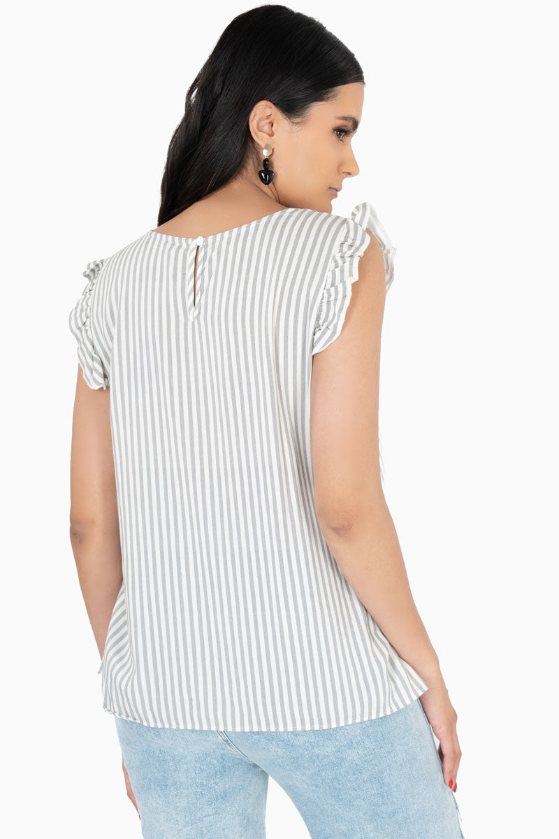 Blusa de rayas con escarola en hombro