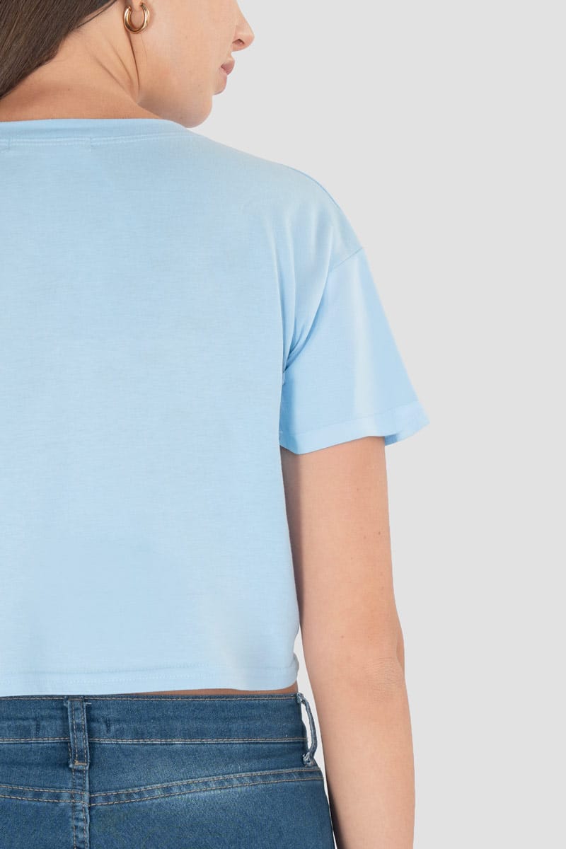 Playera crop con estampado y piedras