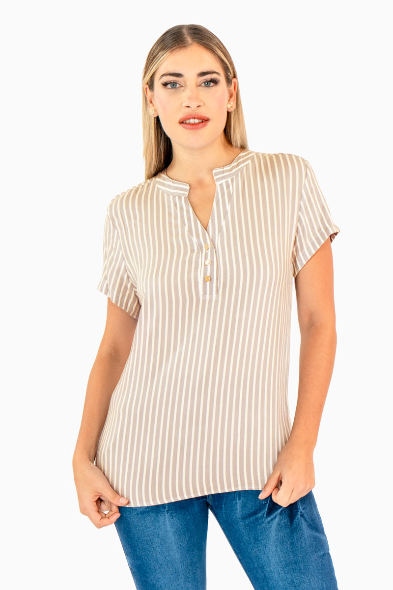 Blusa de rayas escote v con botones