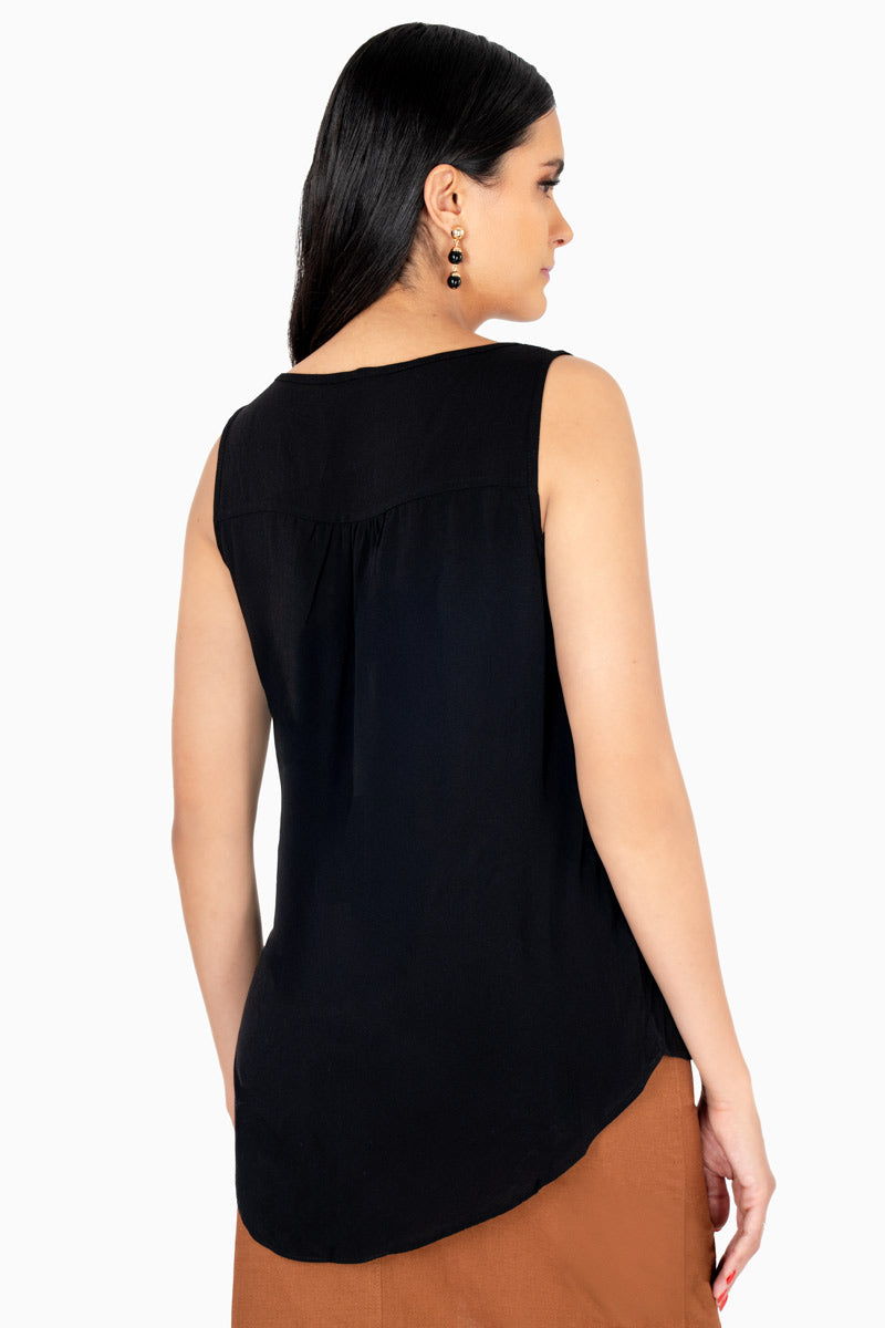 Blusa sin manga con botones y bolsa