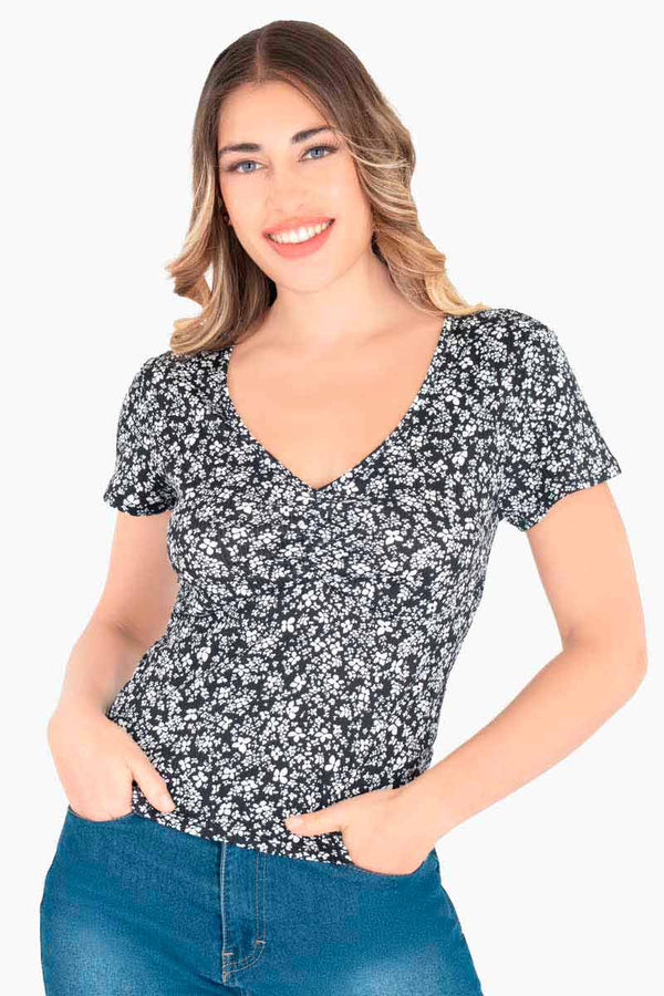 Blusa estampada escote v