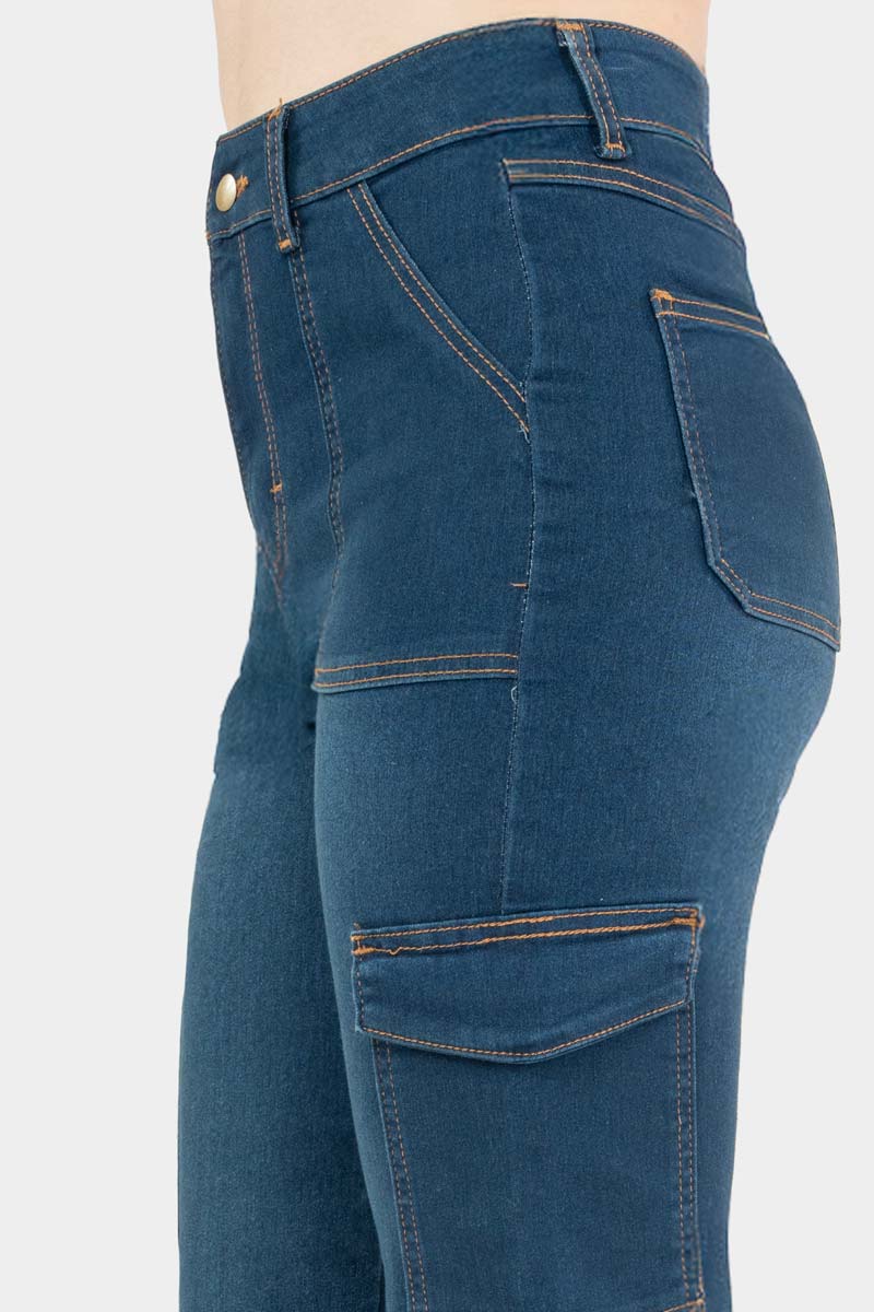 Jeans cargo de mezclilla con bolsas